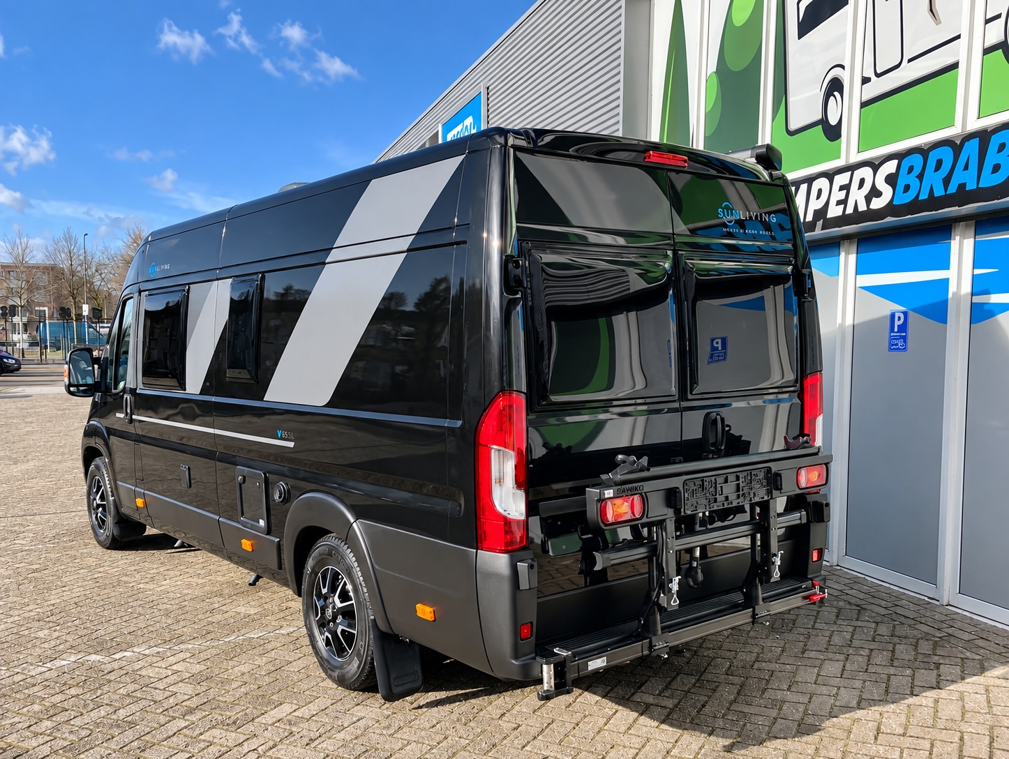 Sun Living V65 SL 2024 buscamper, achterzijde met fietsendrager